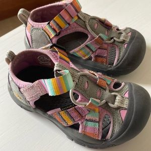**LIKE NEW** Toddler Keens